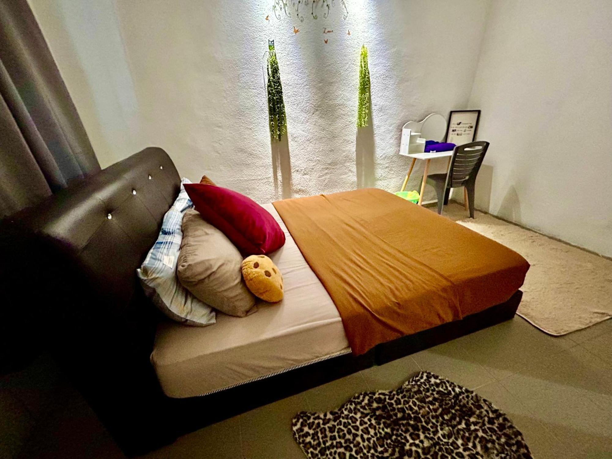 Entire 33 Cozy House • 3 Bedroom @ Alma ブキッ・ムルタジャム エクステリア 写真