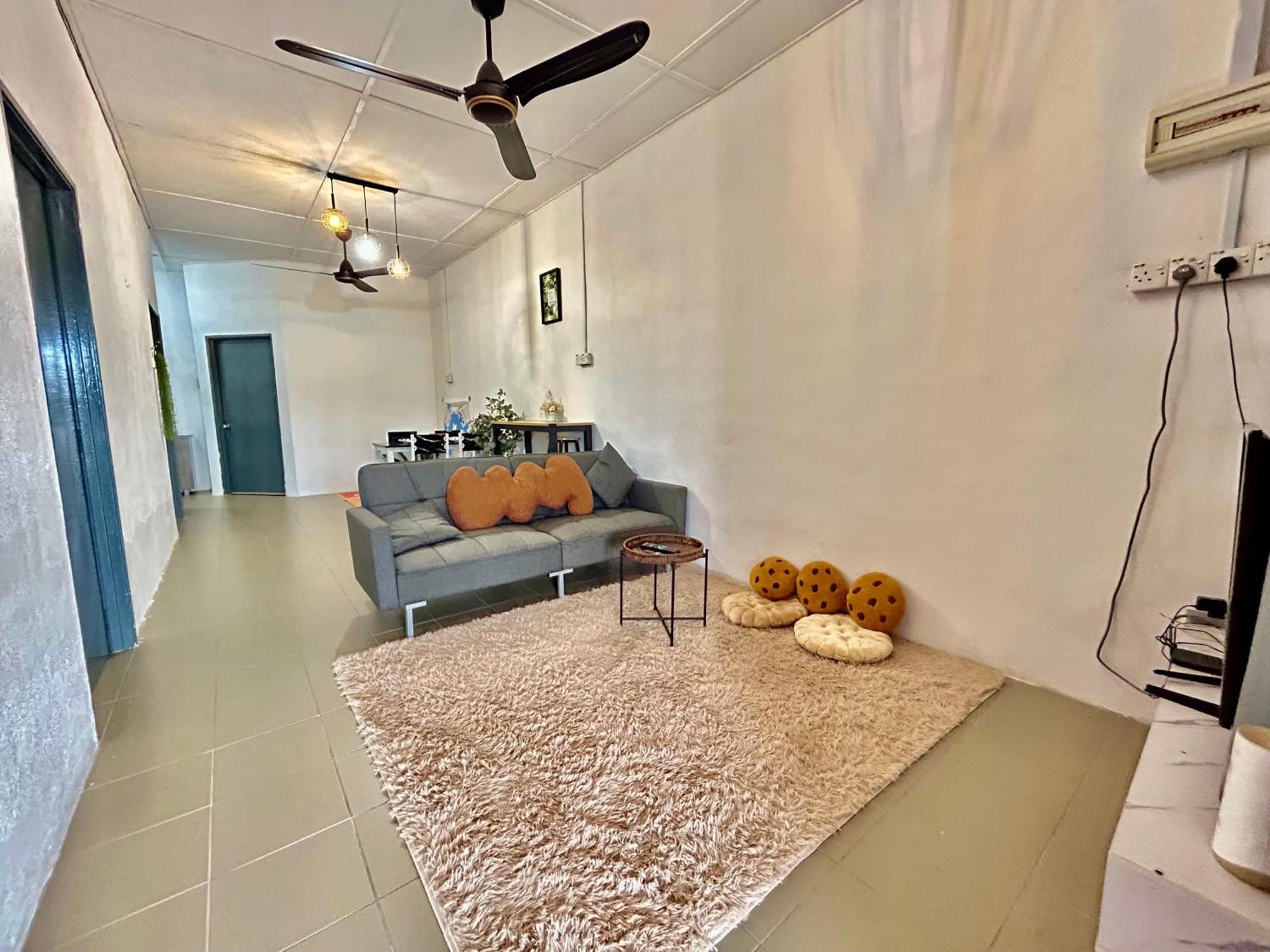 Entire 33 Cozy House • 3 Bedroom @ Alma ブキッ・ムルタジャム エクステリア 写真